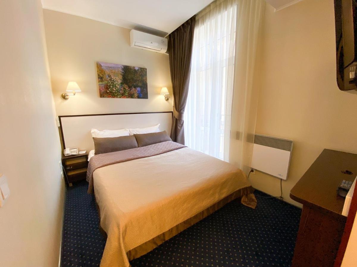 Teatralny Hotel Zaporizhia Exterior foto